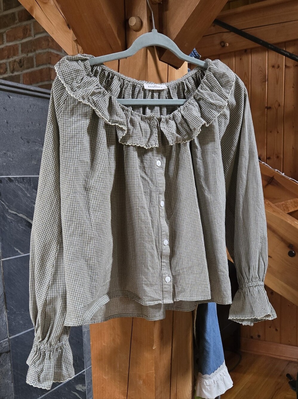Winniepeg Blouse - Picture 1 of 5